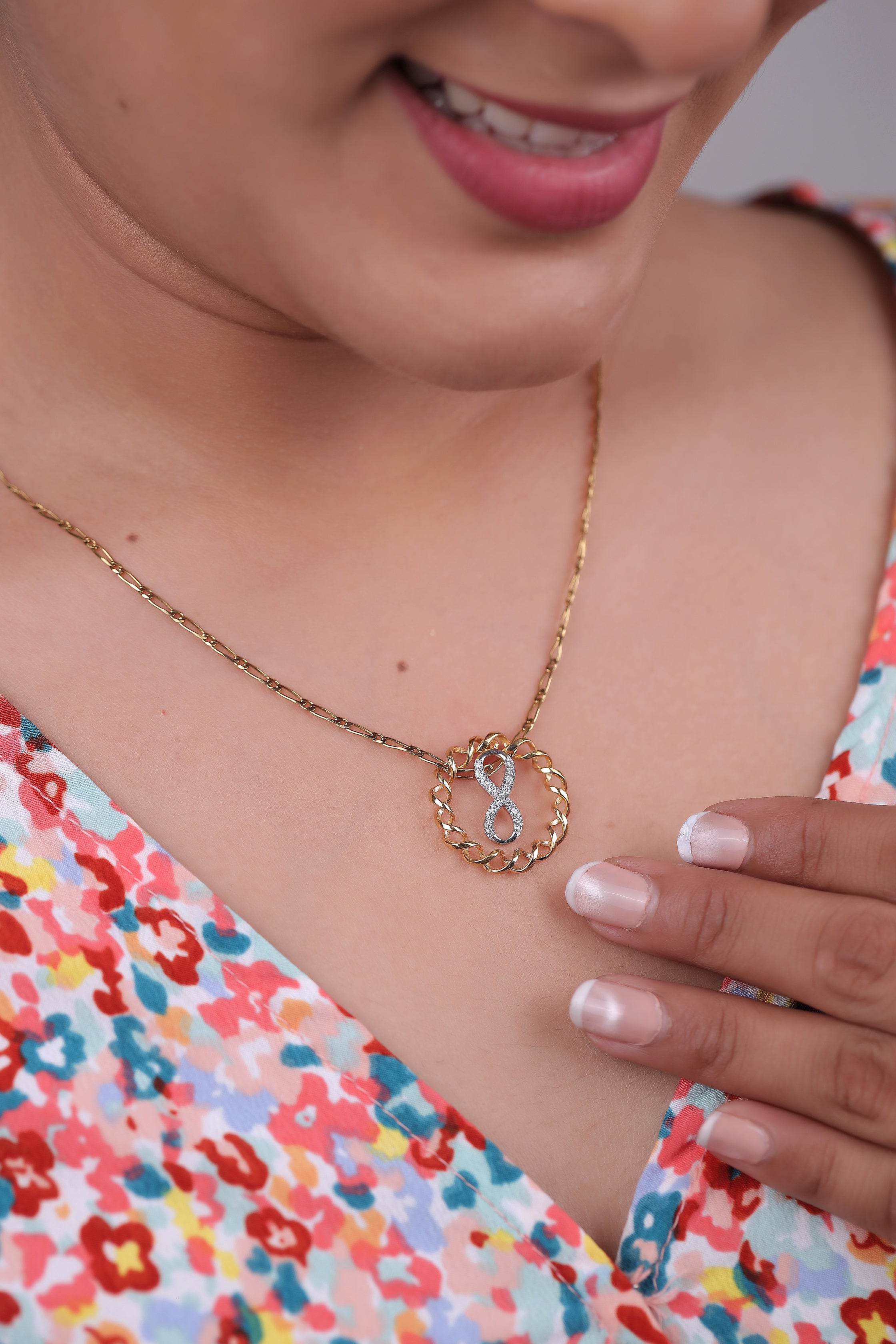 Riaagh 3 In 1 Infinite Pendant