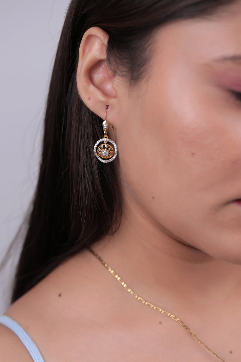 Openwork Halo Border Earring