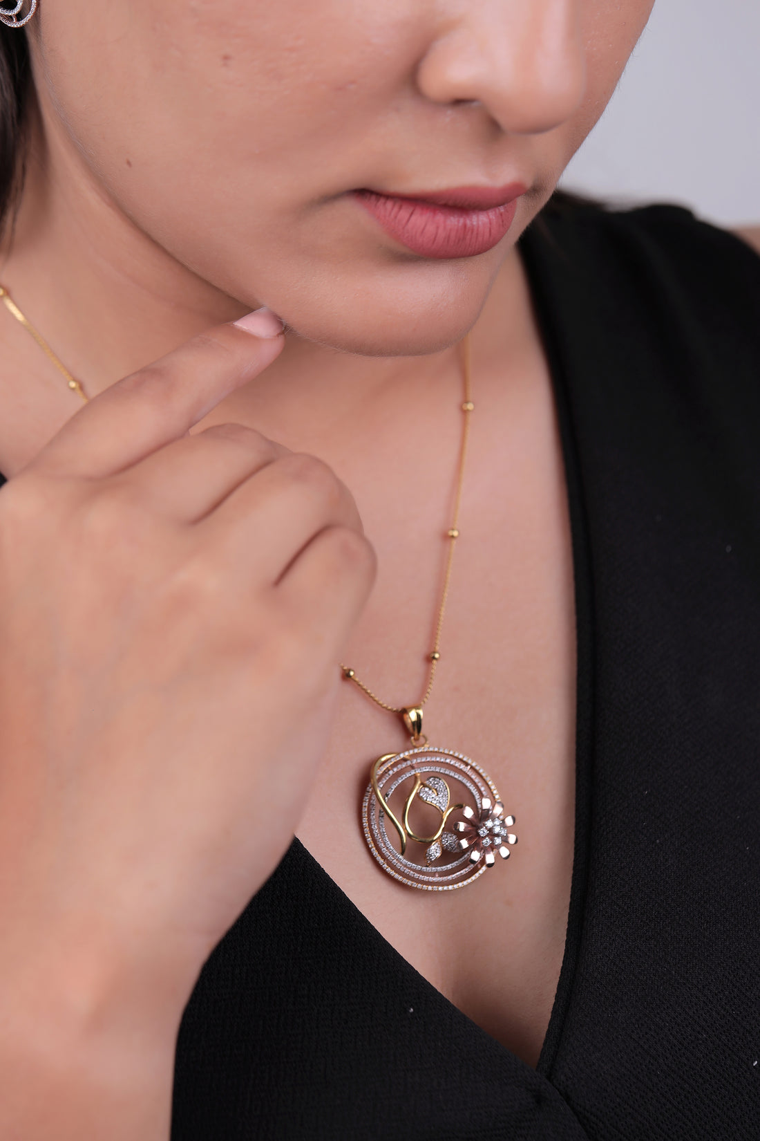 Riaagh Modern Abstract Flower & Swirl Diamond Pendant Set