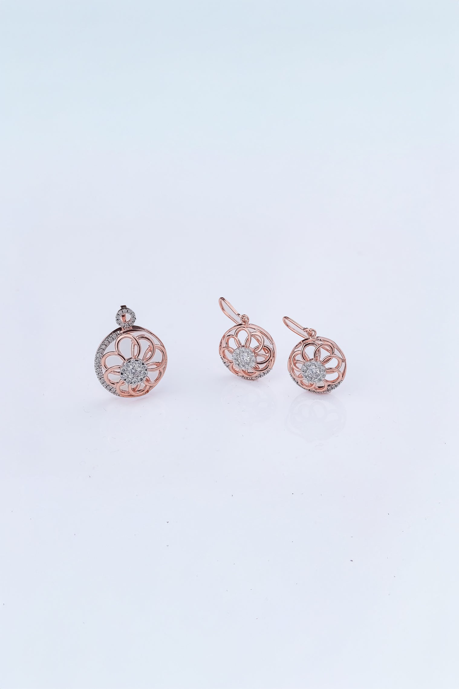 Riaagh Floral Openwork Diamond Studded Pendant Set