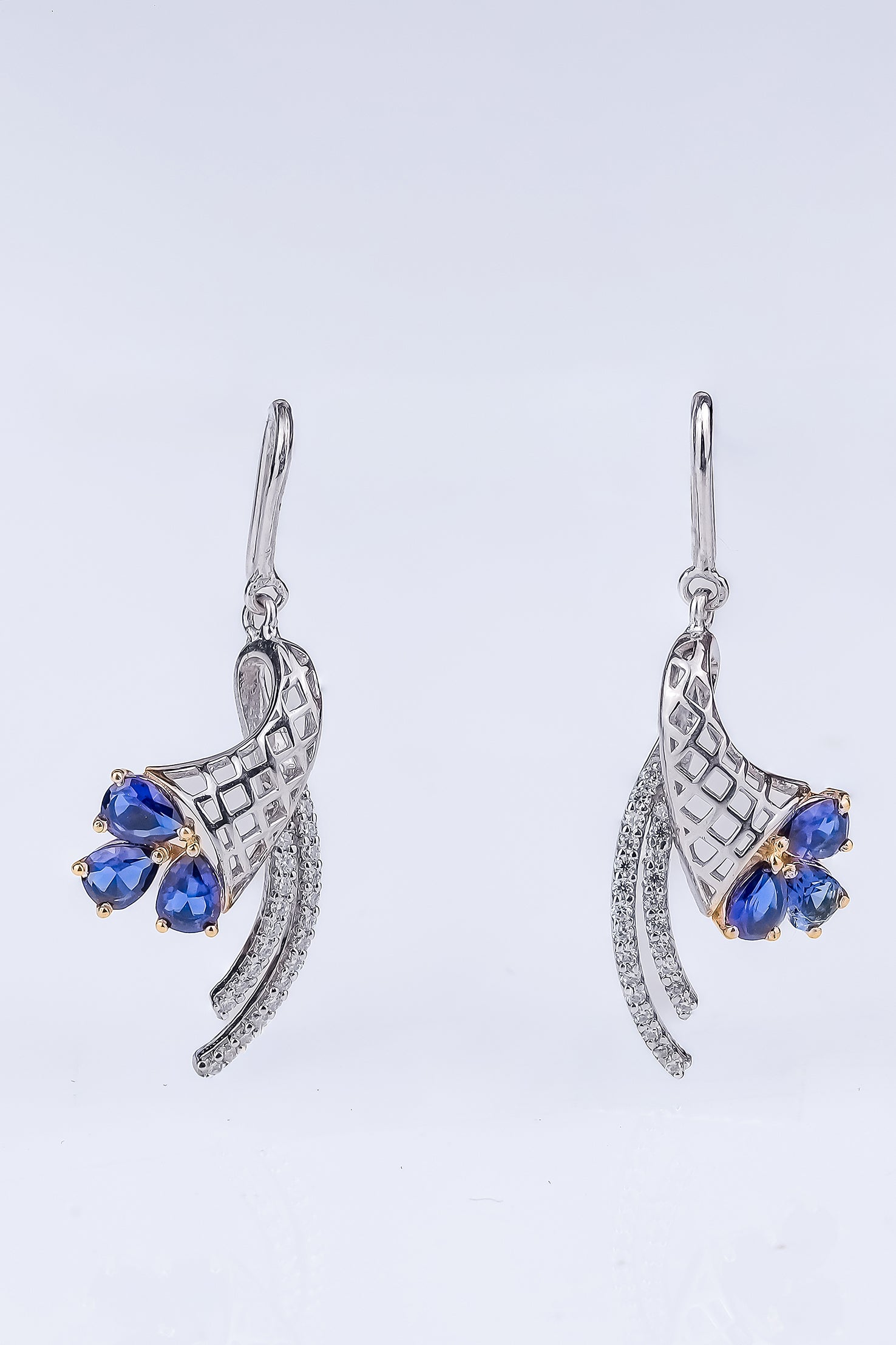 Riaagh Blue Gemstone Cluster And Swirl Pendant Set