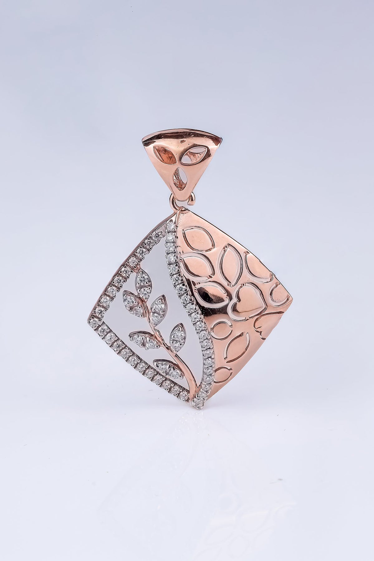 Rhombus Leaf Design Pendant