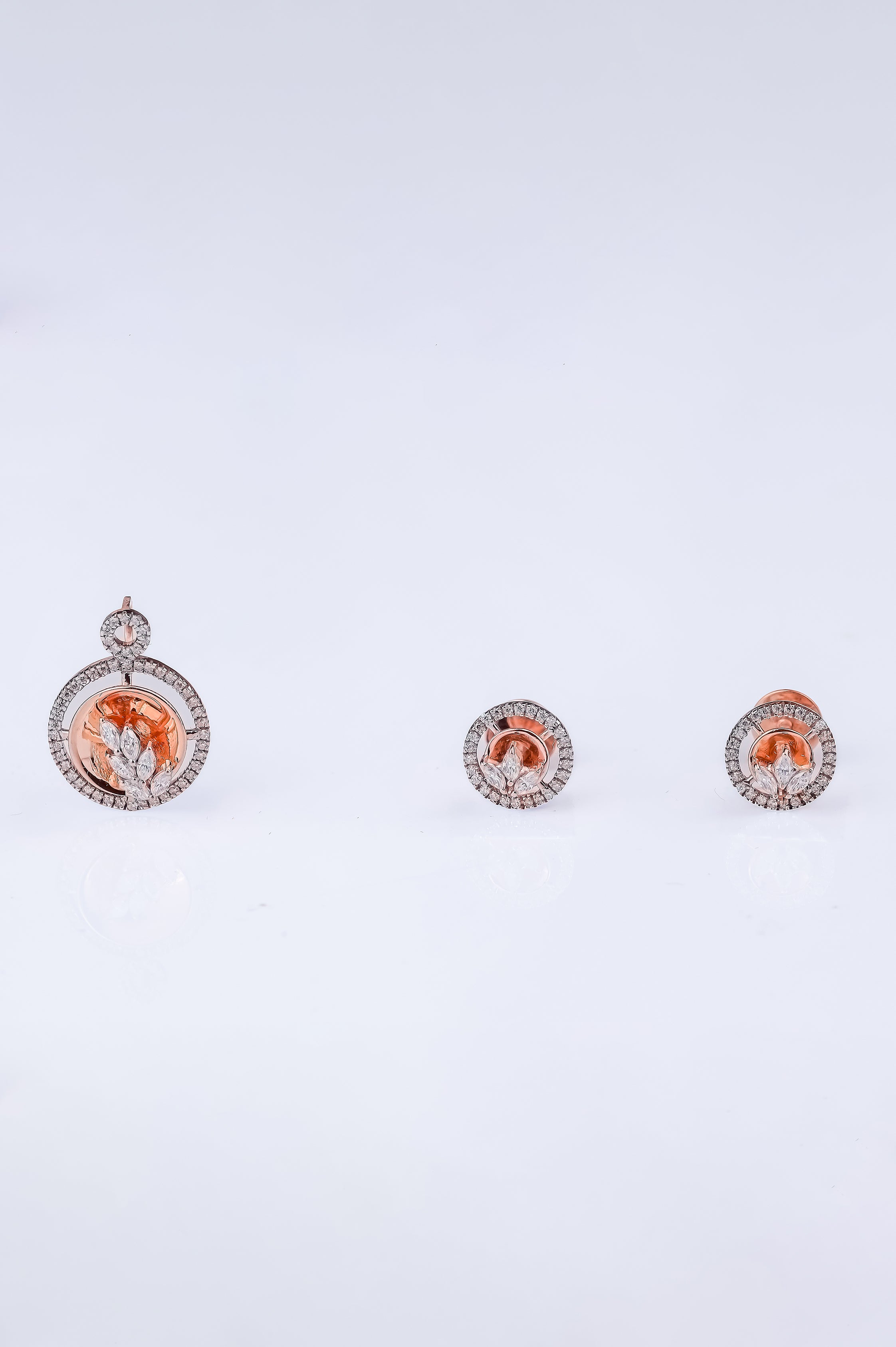 Riaagh Intricate Leaf Marquise Diamond Pendant Set