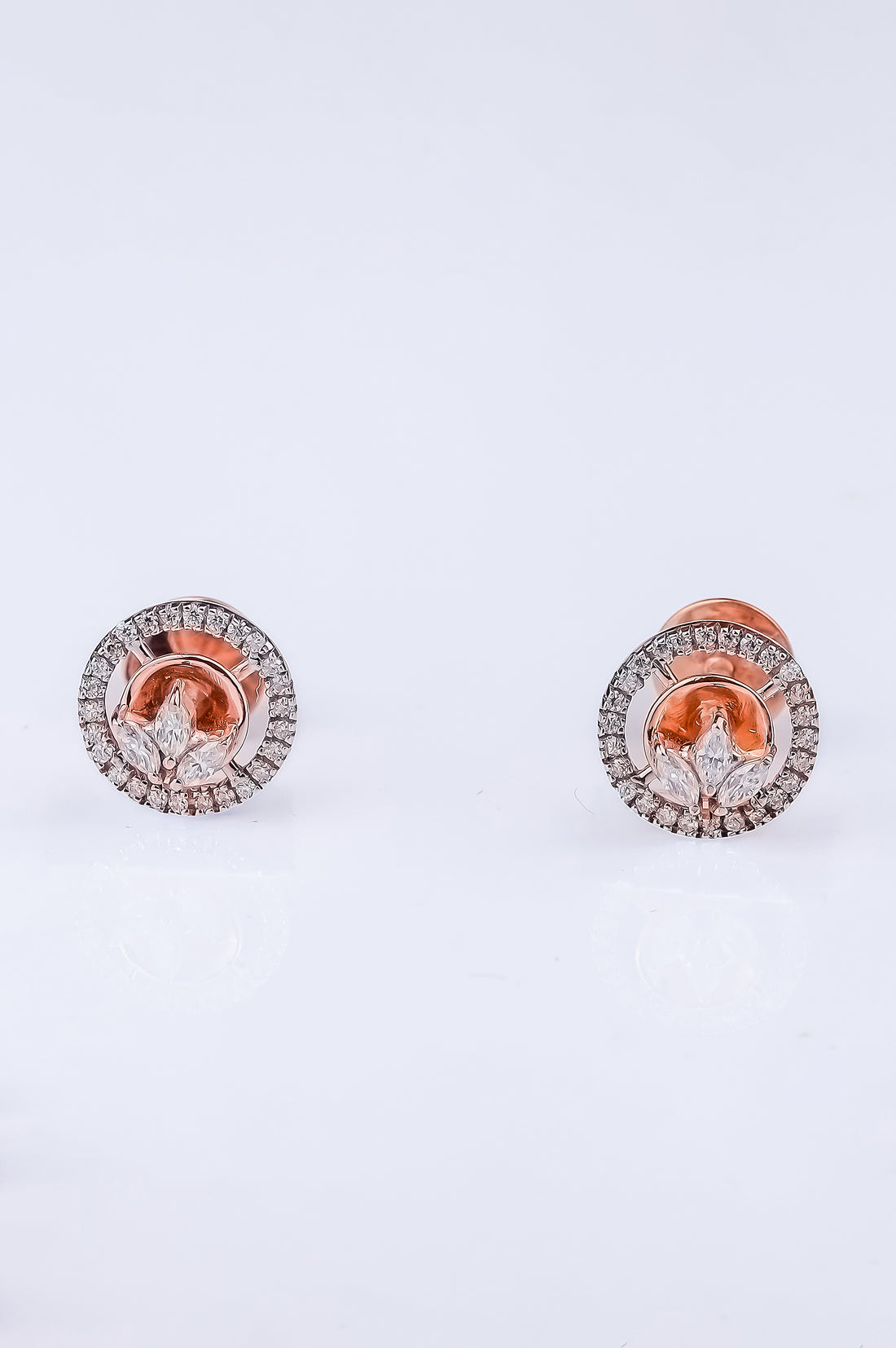 Riaagh Intricate Leaf Marquise Diamond Pendant Set