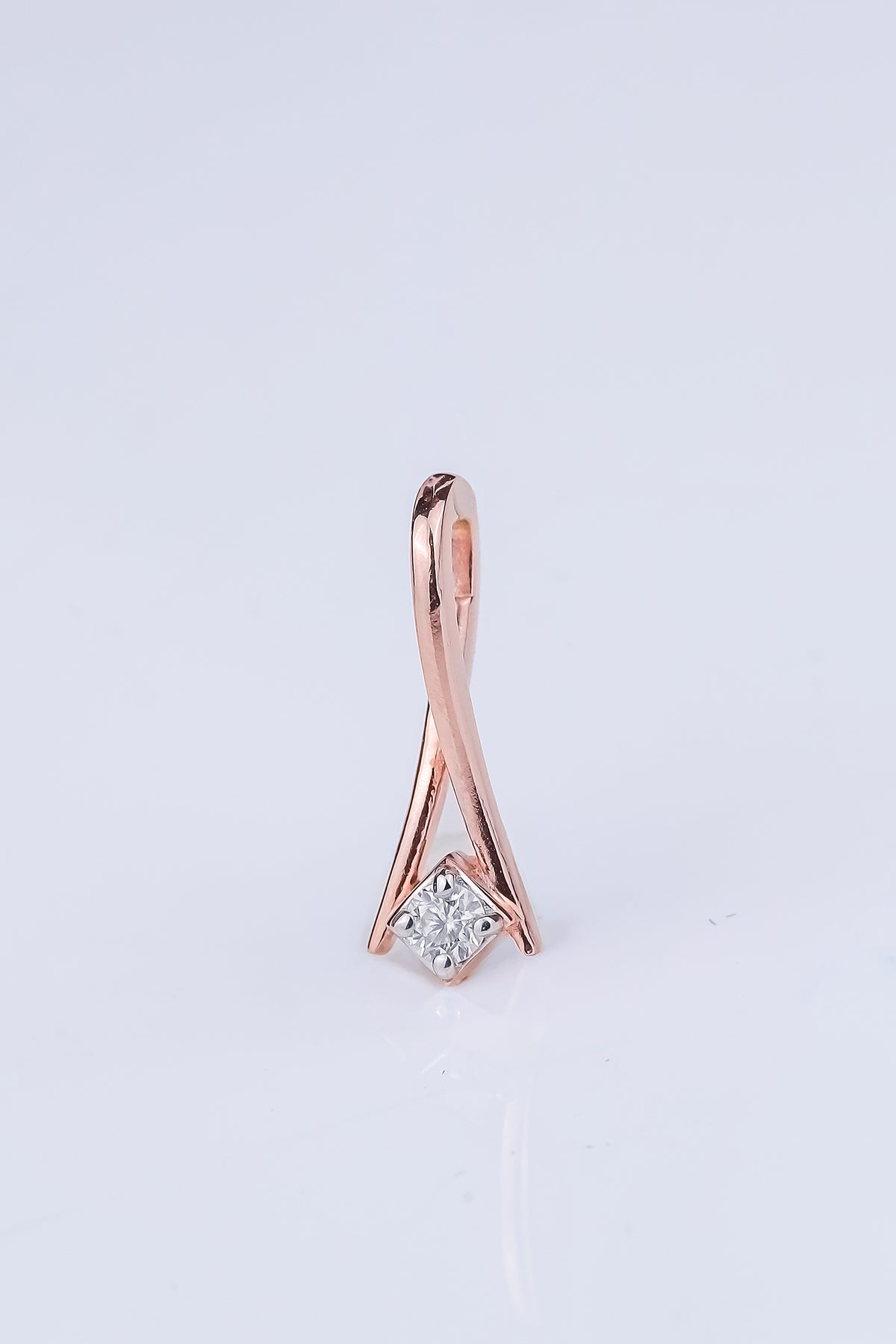 Delicate Classic Solitaire Pendant